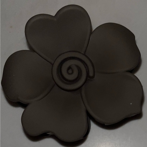 Satin Jumbo Scrunchie Cute Flower Embossed Hair Clip, Hair Accessory Set NWOT - Picture 4 of 9